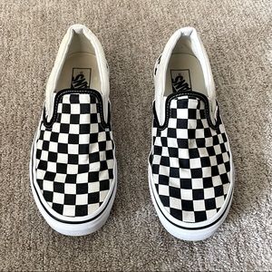 Checkered black and white slip on Vans in a Women’s Size 8, in perfect shape!!